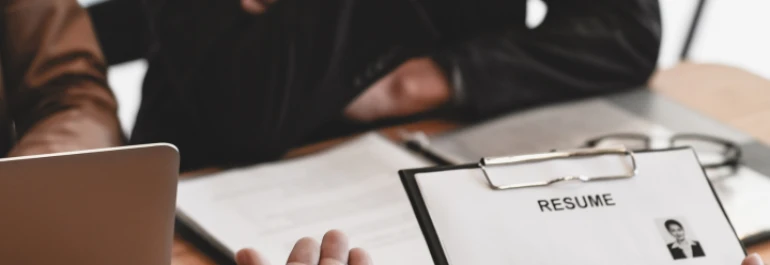 ¿Cuál es la modalidad correcta para cubrir las vacantes hasta que salgan las plazas?