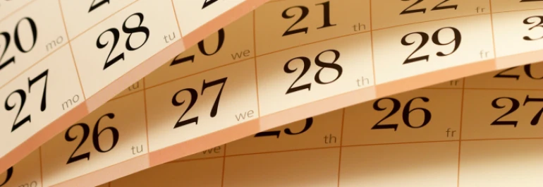 ¿Cómo se debe realizar el calendario para un trabajador que trabaja en dos países?