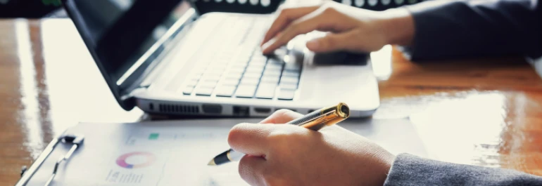 Un administrador con un 20% de participaciones, ¿tiene que darse de alta en SS?