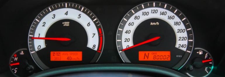 ¿Debe pagar la empresa el kilometraje por acudir a reuniones del comité?