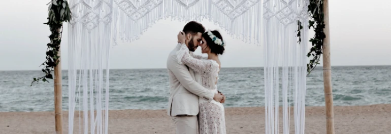 ¿Cuándo se debe disfrutar del permiso por matrimonio si coincide con vacaciones?