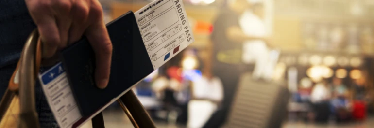 ¿Puede un trabajador que se encuentra de baja médica por incapacidad temporal viajar de vacaciones?