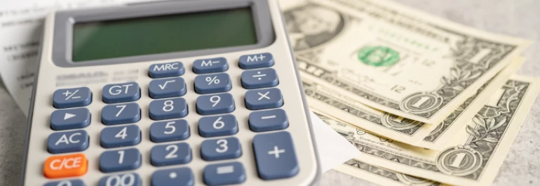 ¿Cuáles son los requisitos y el procedimiento para solicitar la prestación por cese de actividad?