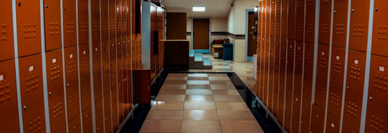 ¿Es legal instalar cámaras en los vestuarios?