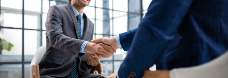 ¿Un trabajador en excedencia voluntaria puede trabajar para otra empresa?