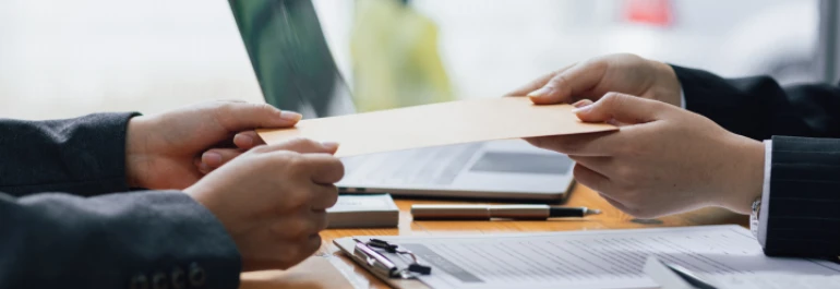 ¿La empresa debe entregar el registro de jornada mensual a los trabajadores a tiempo completo?