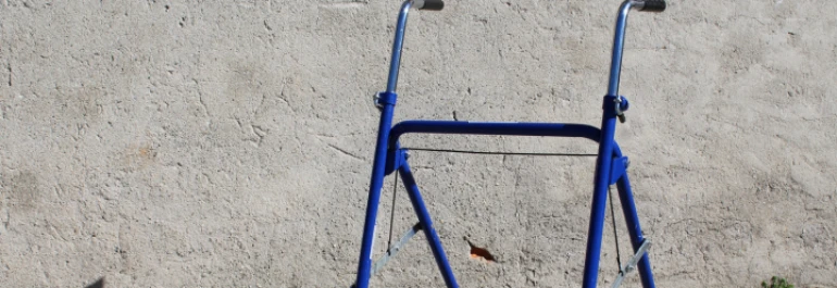 ¿Se puede solicitar el complemento a mínimos con efectos anteriores al 29 de abril de 2024 en una pensión de jubilación derivada de incapacidad permanente total?