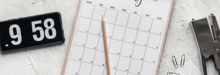 ¿Puede una empresa pactar con una trabajadora una jornada diaria de 10 horas si no hay representantes legales y el convenio no establece límite?