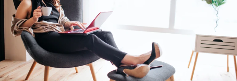 ¿Puede la empresa reincorporar temporalmente a un trabajador en excedencia para cubrir una baja médica?