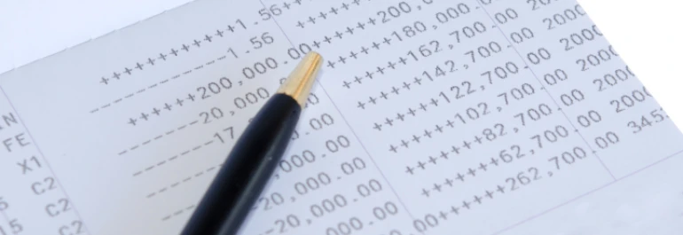 ¿Es viable acumular en una sola demanda reclamaciones de cantidad contra más de 25 trabajadores por un mismo incumplimiento?