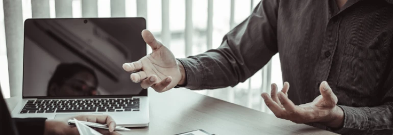 ¿Cómo aplicar correctamente una suspensión de empleo y sueldo de quince días a un trabajador a tiempo parcial?