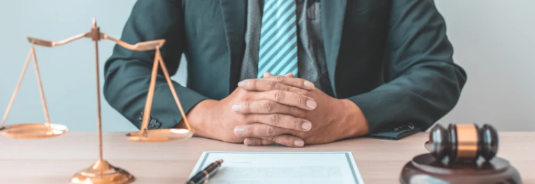 ¿Cómo se aplican y combinan la prescripción corta y la larga en las sanciones laborales?