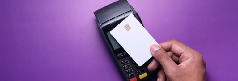 ¿Puede restringirse el uso de la tarjeta de empresa durante la baja laboral?