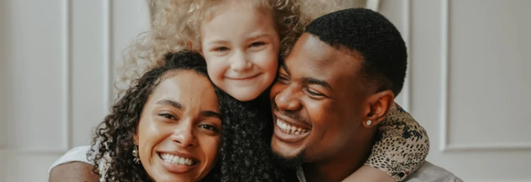 ¿Qué derechos tiene el trabajador en caso de acogimiento familiar temporal en familia extensa de un menor de edad?