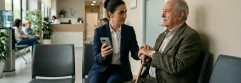  trabajadora acompañando a un familiar al medico en horario laboral 