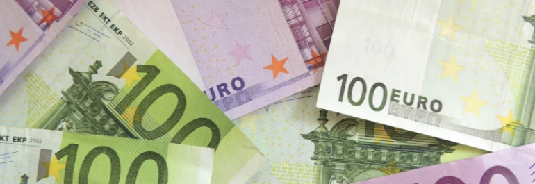  Billetes de 100 y 500 euros 