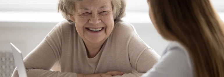  ¿Cuál es el requisito esencial para acceder al subsidio por desempleo para mayores de 52 años? 