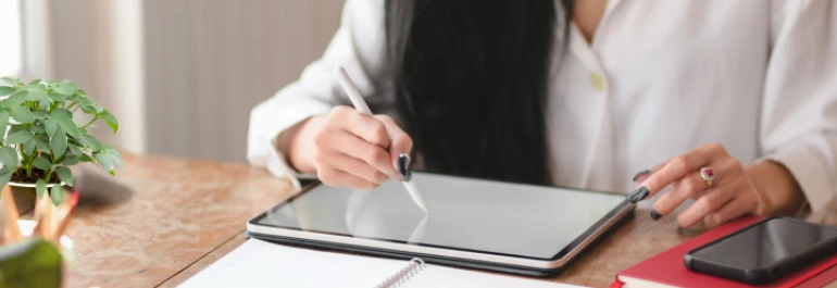 ¿Tiene obligación el miembro del comité de entregar la tablet para que la utilice la persona que lo sustituya en vacaciones?