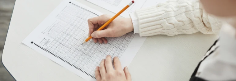 ¿Corresponden permisos para acudir a realizar exámenes no relacionados con el trabajo?