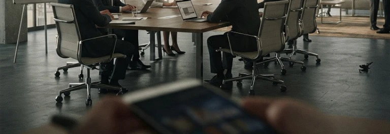 ¿Se pueden grabar conversaciones con compañeros sin su previo consentimiento?