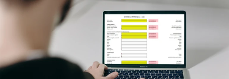 ¿Qué datos se han de comunicar antes del 31 de octubre de 2023 a la SS en relación con los socios?